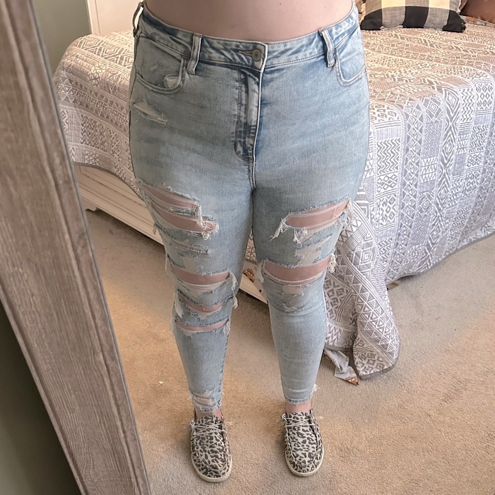 American Eagle Distressed Jeans